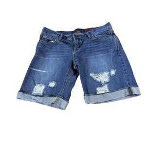 A Chip & Peppers Factory Distress Women’s/ Juniors Bermuda Shorts Size 7